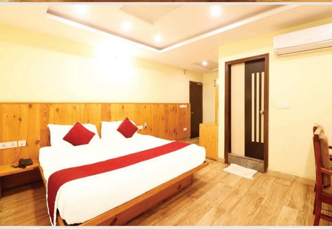 Hotel Royal Orbit Bangalore Buitenkant foto