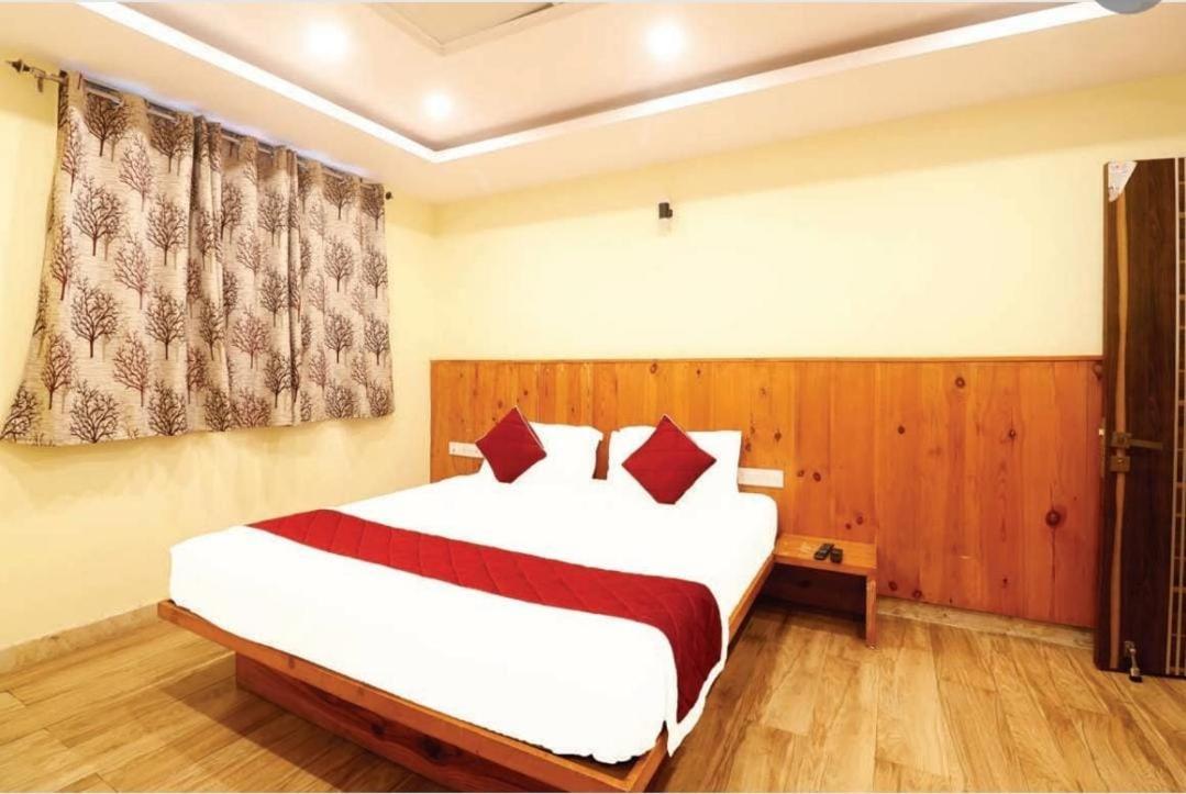 Hotel Royal Orbit Bangalore Buitenkant foto
